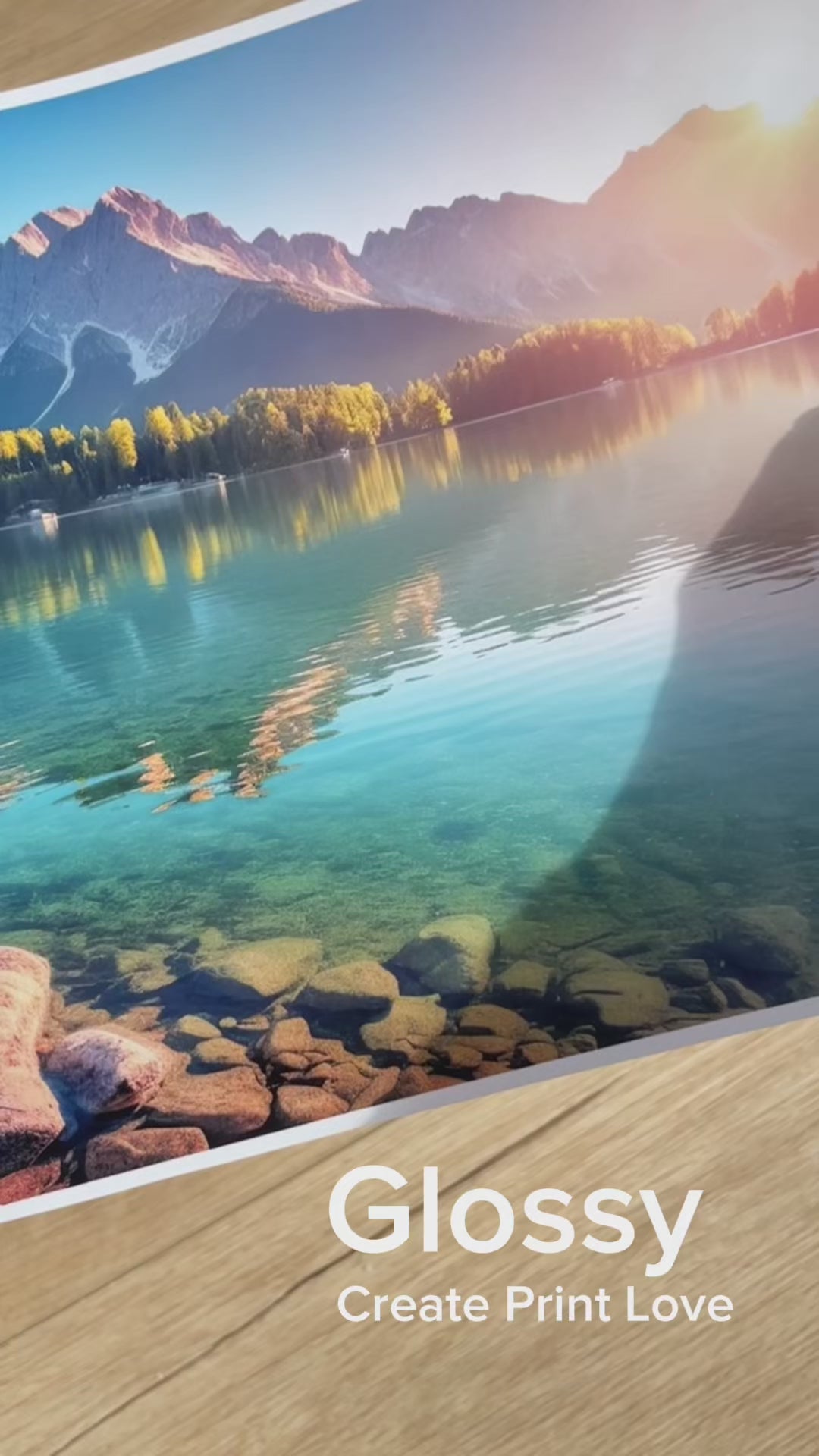 Video demonstrating the surface of glossy photo paper.